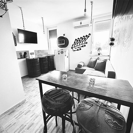 St Peter House Apartment Miskolc Bagian luar foto