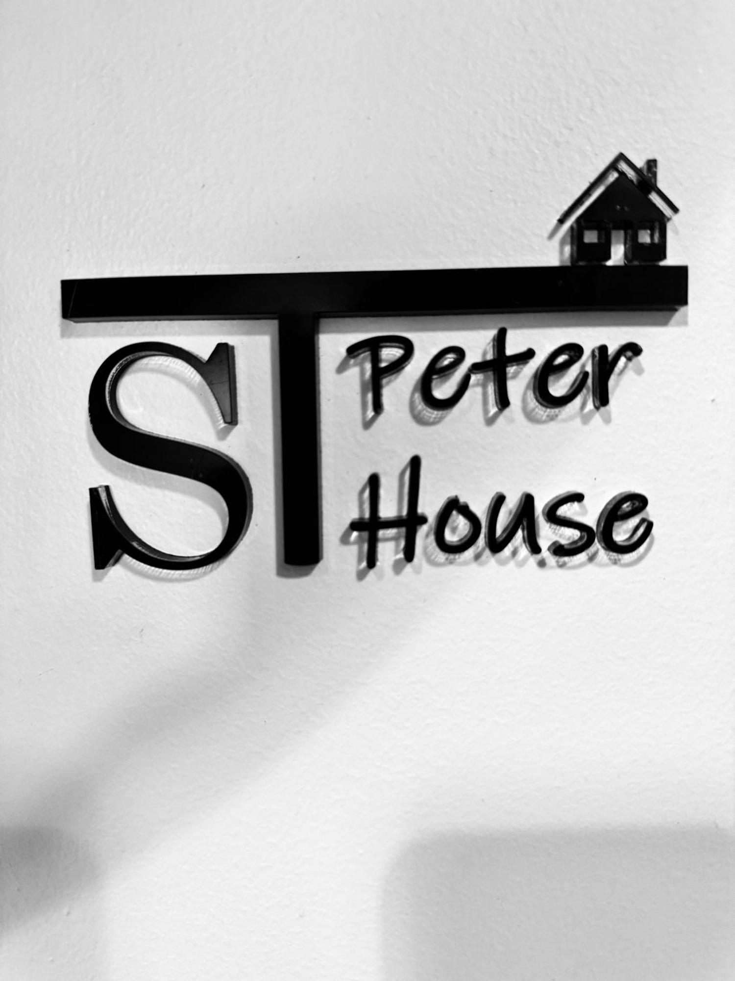 St Peter House Apartment Miskolc Bagian luar foto