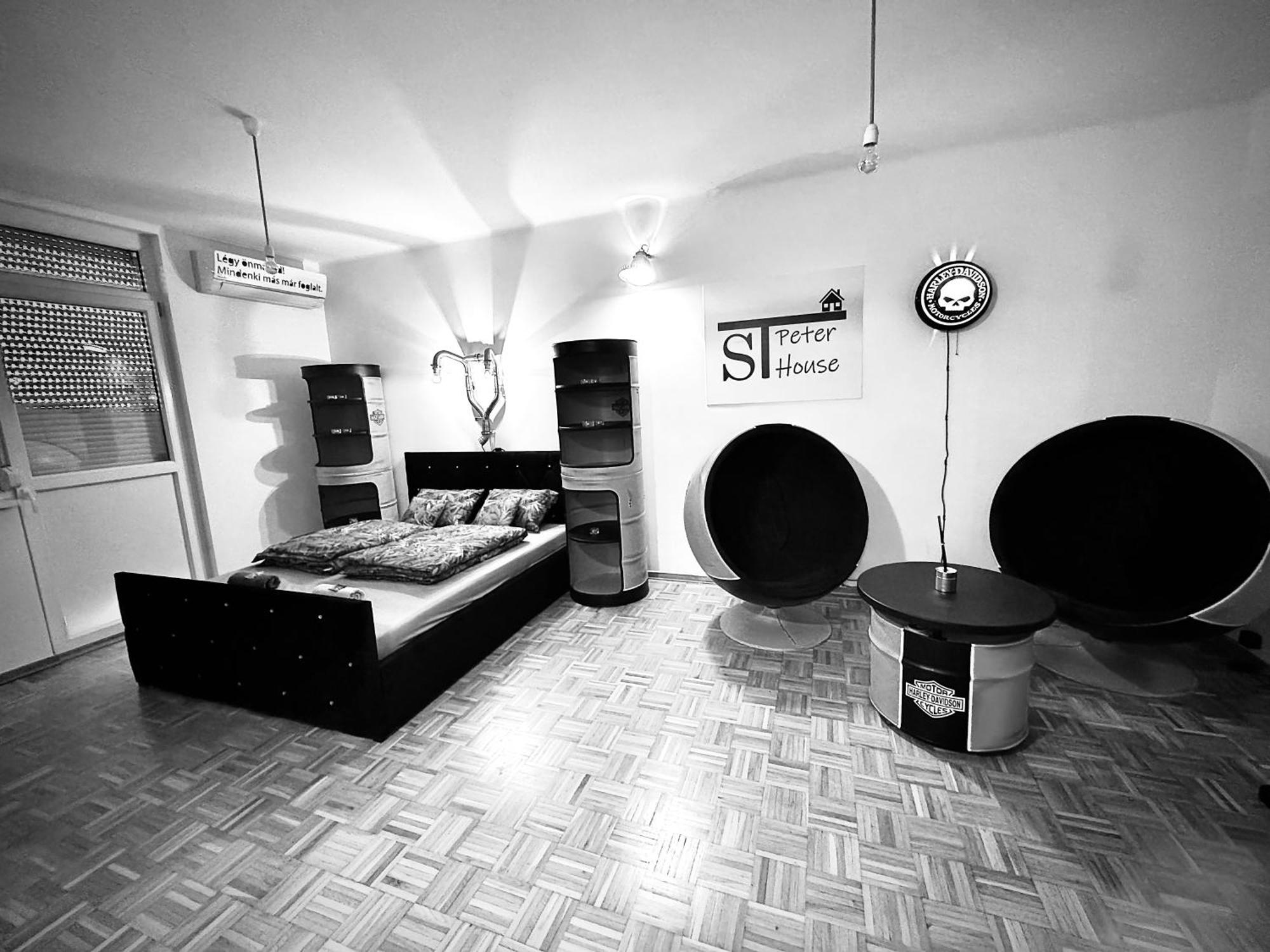 St Peter House Apartment Miskolc Bagian luar foto